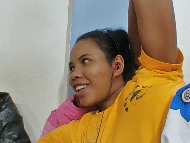 Juliah1a live cam on BongaCams