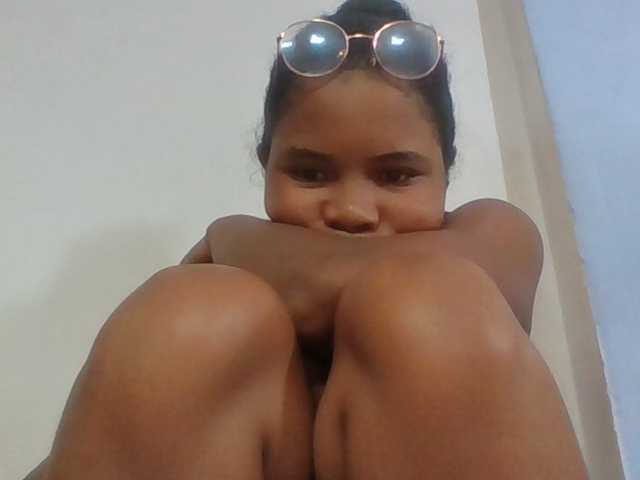 Juliah1a live cam on BongaCams