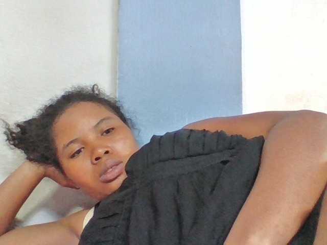 Juliah1a live cam on BongaCams