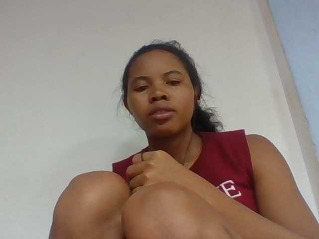 Juliah1a live cam on BongaCams
