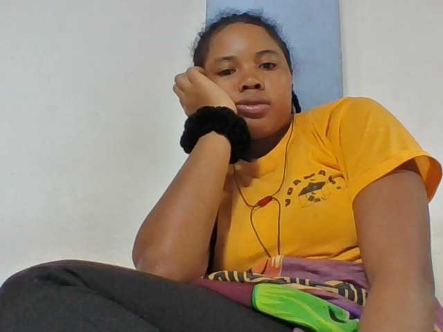 Juliah1a live cam on BongaCams