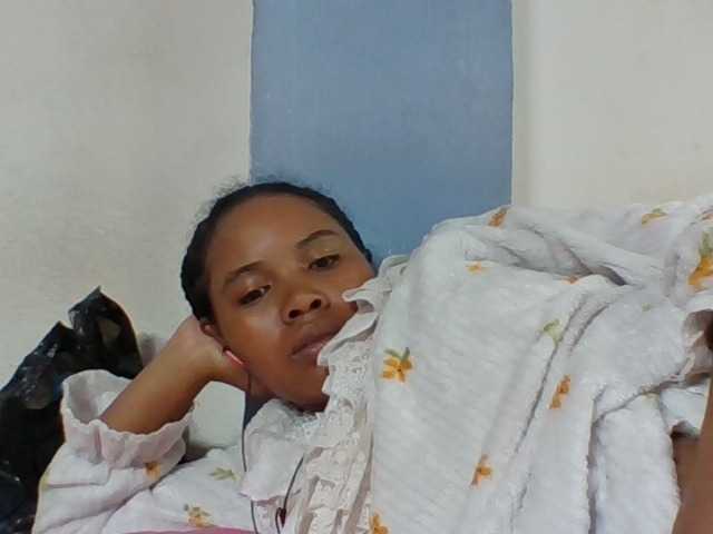Juliah1a live cam on BongaCams
