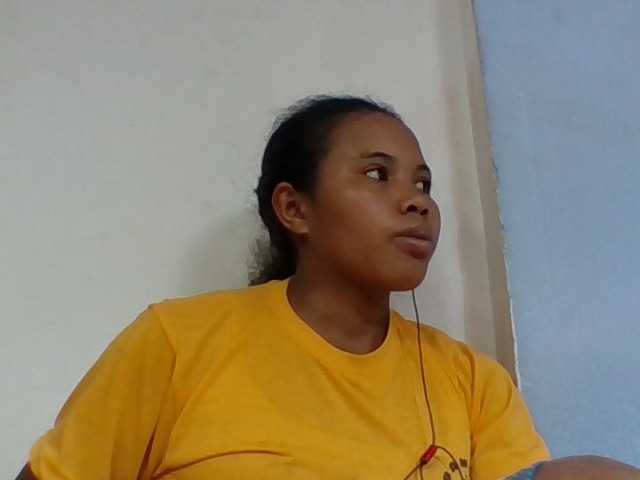 Juliah1a live cam on BongaCams