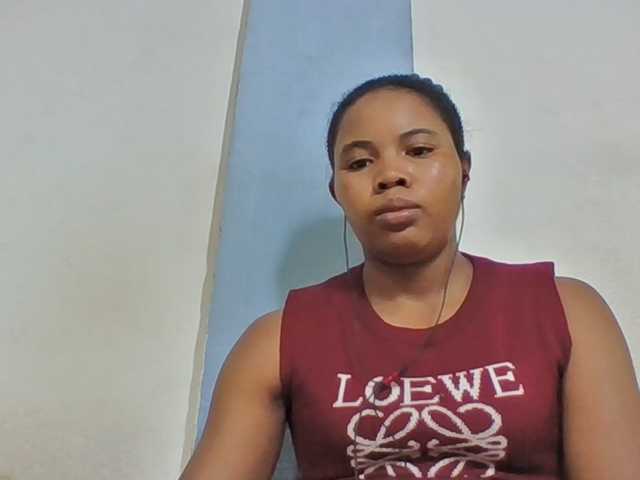 Juliah1a live cam on BongaCams