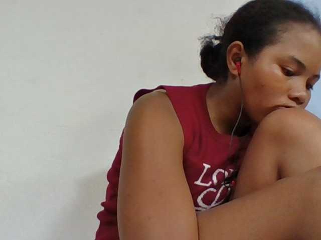 Juliah1a live cam on BongaCams