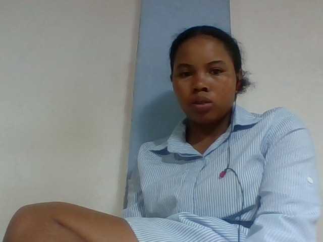 Juliah1a live cam on BongaCams