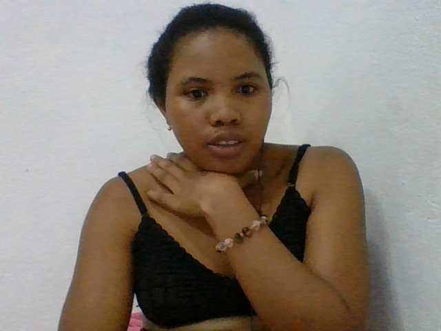 Juliah1a live cam on BongaCams