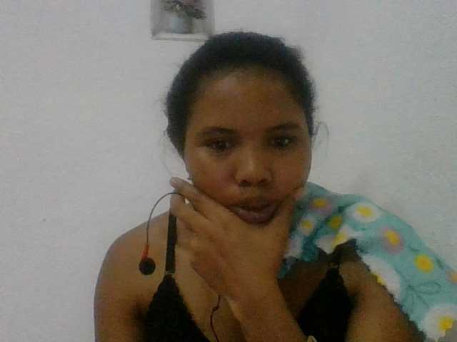 Juliah1a live cam on BongaCams