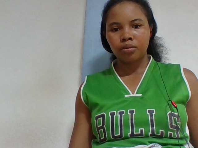 Juliah1a live cam on BongaCams