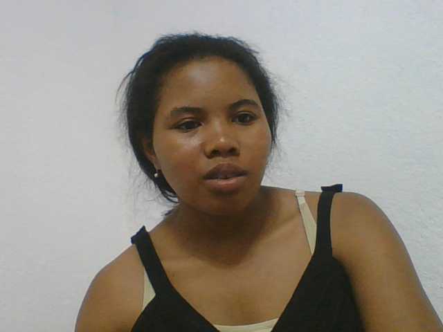Juliah1a live cam on BongaCams
