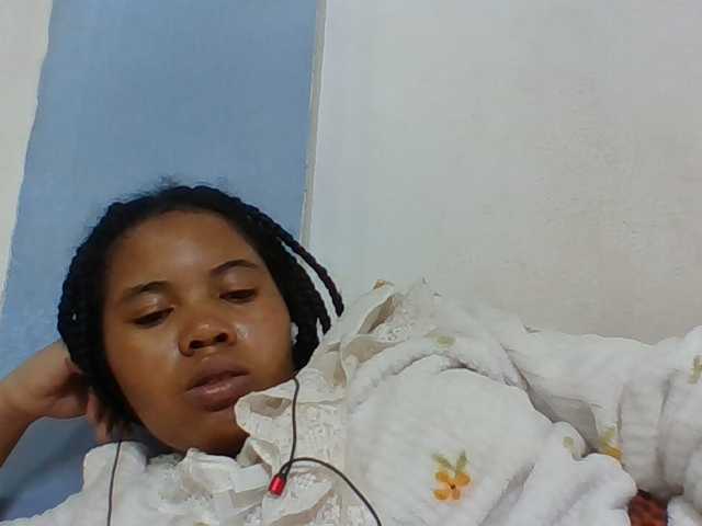 Juliah1a live cam on BongaCams