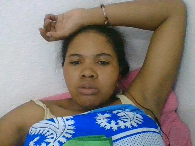 Juliah1a live cam on BongaCams