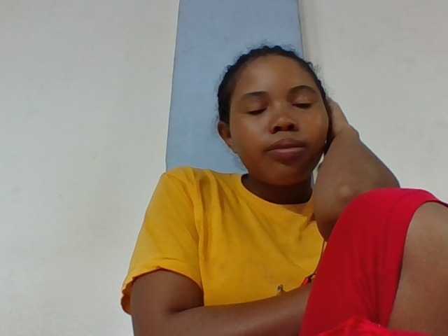 Juliah1a live cam on BongaCams