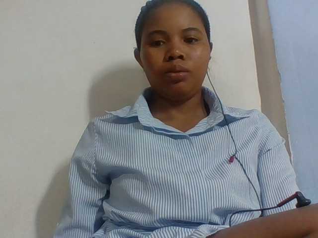 Juliah1a live cam on BongaCams
