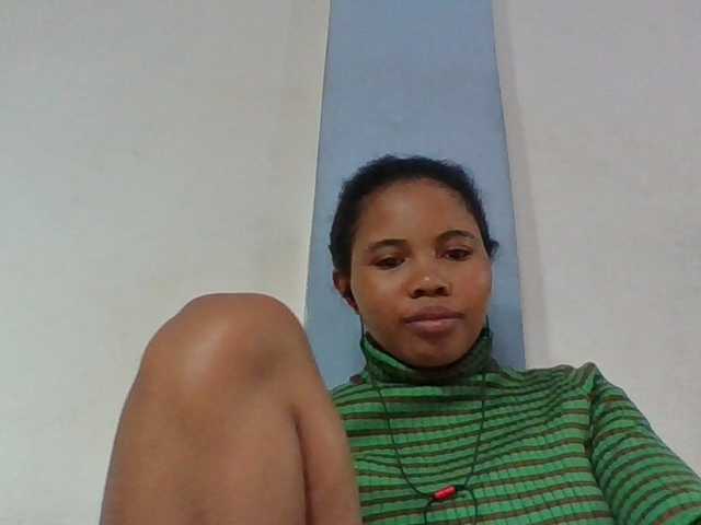 Juliah1a live cam on BongaCams