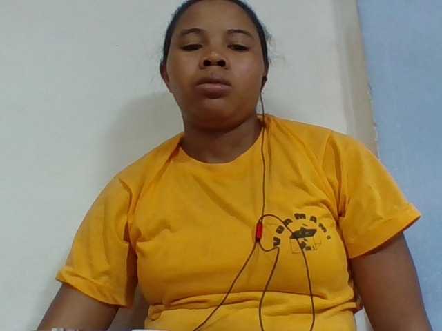 Juliah1a live cam on BongaCams