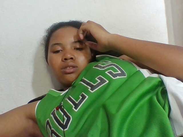 Juliah1a live cam on BongaCams