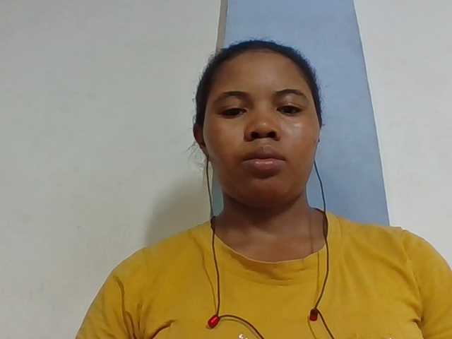 Juliah1a live cam on BongaCams