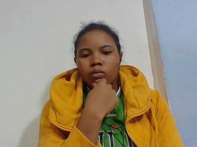 Juliah1a live cam on BongaCams