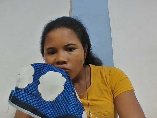 Juliah1a live cam on BongaCams