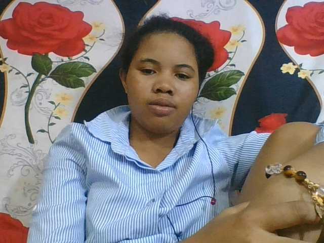 Juliah1a live cam on BongaCams