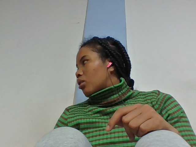 Juliah1a live cam on BongaCams