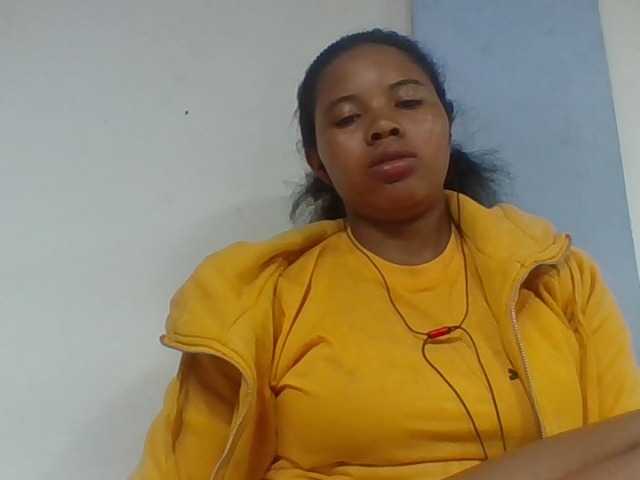 Juliah1a live cam on BongaCams