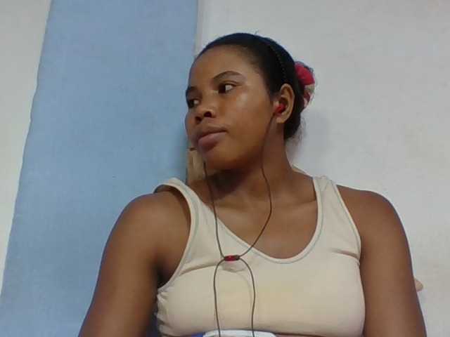 Juliah1a live cam on BongaCams
