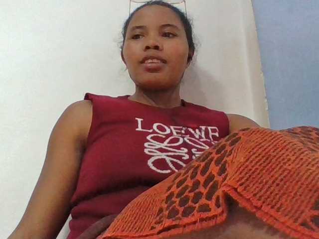 Juliah1a live cam on BongaCams