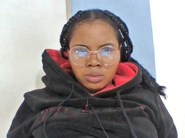 Juliah1a live cam on BongaCams
