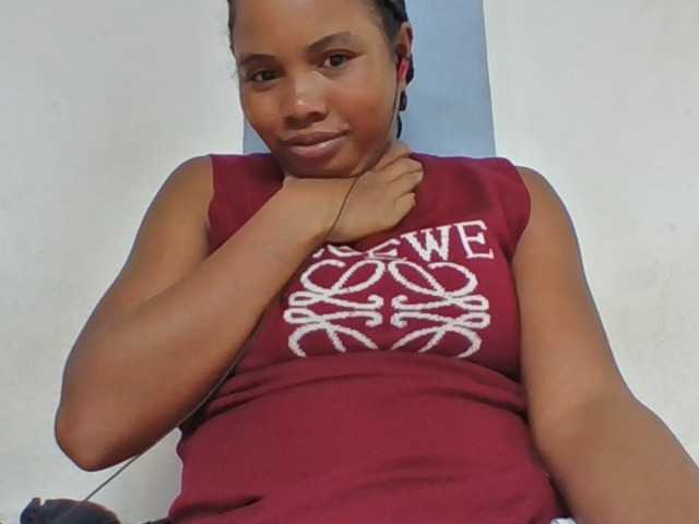 Juliah1a live cam on BongaCams