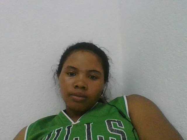 Juliah1a live cam on BongaCams