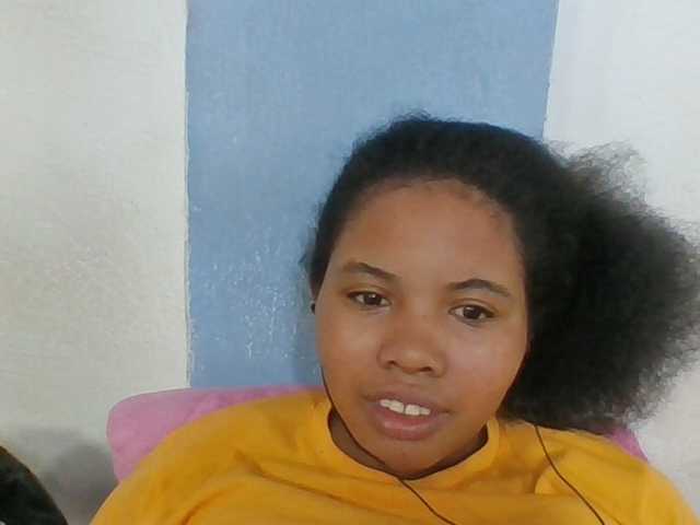 Juliah1a live cam on BongaCams