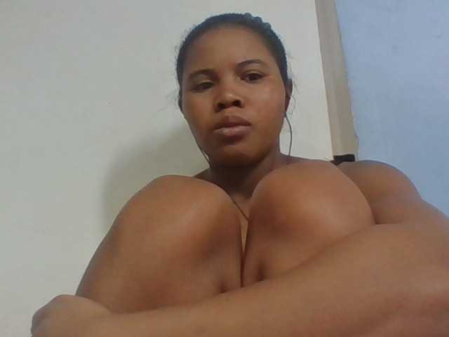 Juliah1a live cam on BongaCams