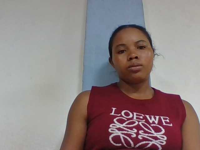 Juliah1a live cam on BongaCams