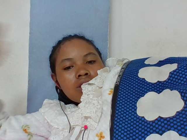 Juliah1a live cam on BongaCams