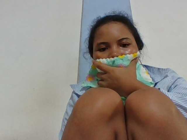 Juliah1a live cam on BongaCams