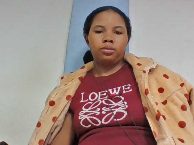 Juliah1a live cam on BongaCams