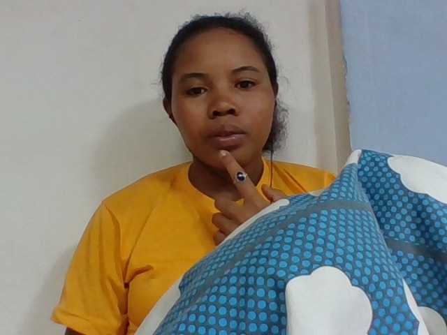 Juliah1a live cam on BongaCams