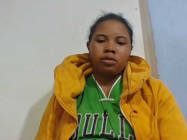 Juliah1a live cam on BongaCams