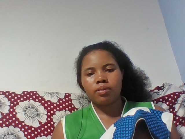 Juliah1a live cam on BongaCams