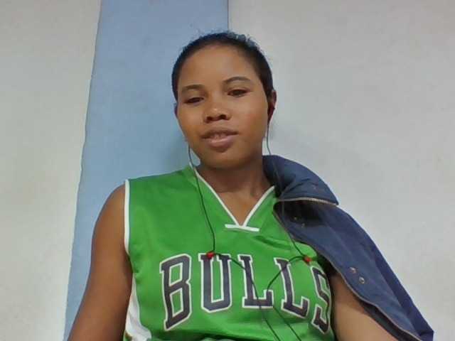 Juliah1a live cam on BongaCams