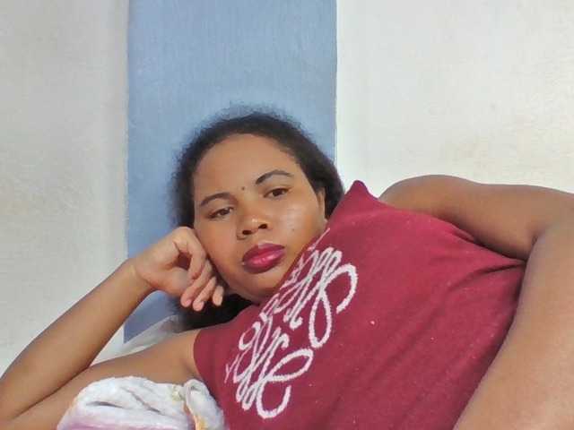Juliah1a live cam on BongaCams