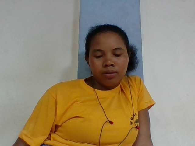 Juliah1a live cam on BongaCams