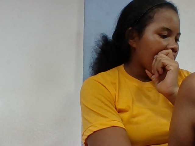 Juliah1a live cam on BongaCams