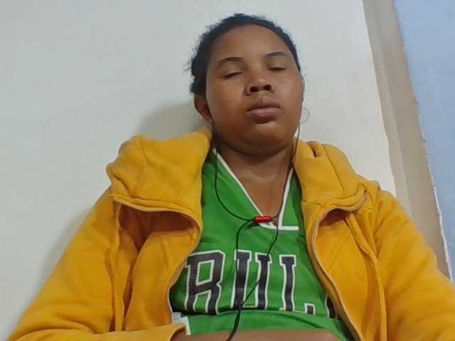 Juliah1a live cam on BongaCams
