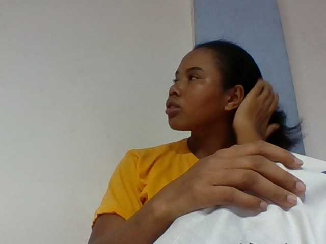 Juliah1a live cam on BongaCams