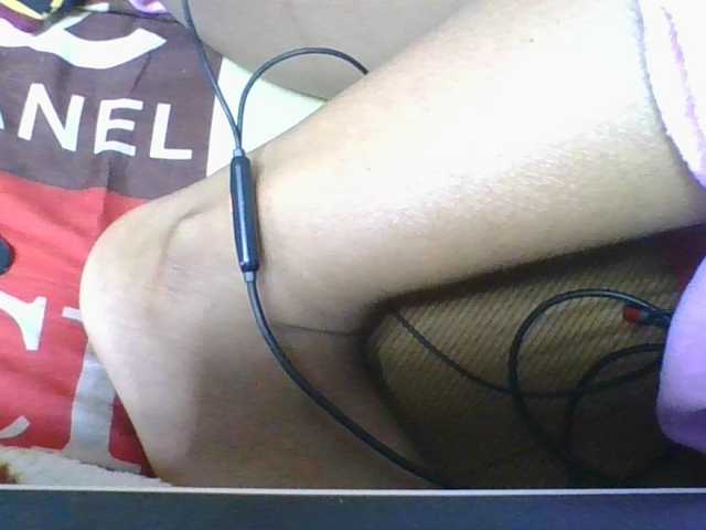 Juliah1a live cam on BongaCams