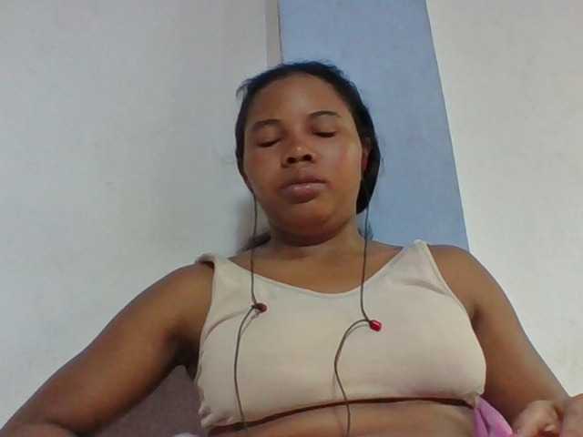 Juliah1a live cam on BongaCams