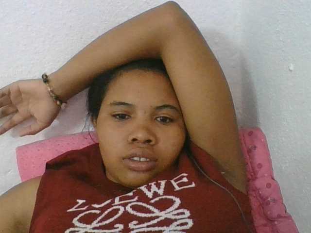 Juliah1a live cam on BongaCams